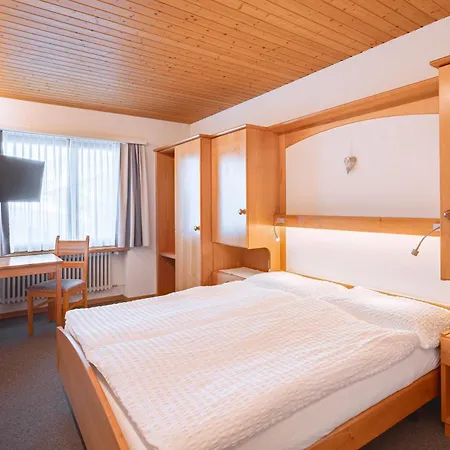 Parnass Hotel 3*