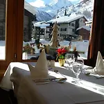 Parnass Hotel 3*